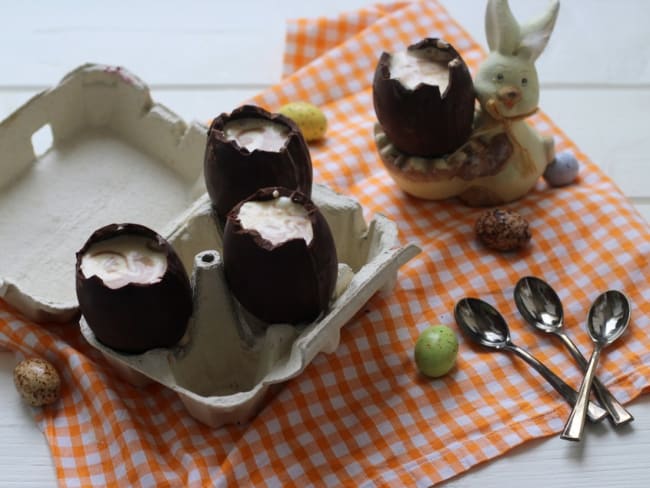 Oeuf de pâques à la mousse au chocolat blanc et praliné