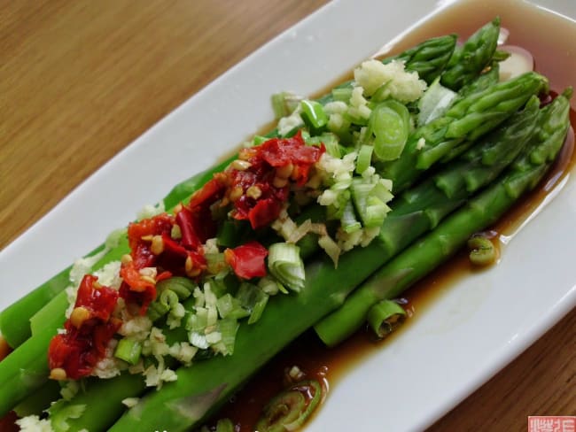 Asperge à l'huile crépitante