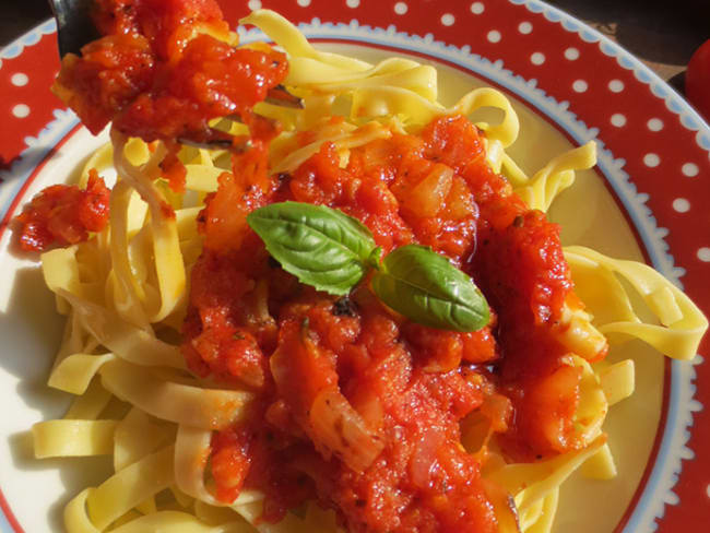 Tagliatelle, Sauce aux Tomates Fraîches, « tout fait maison »