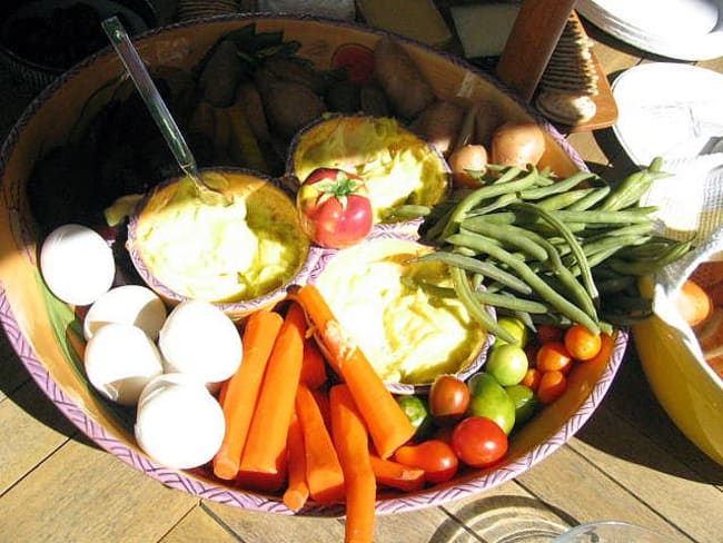 Grand aïlloli provençal à la morue et légumes nouveaux, sauces