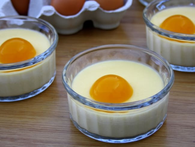 Crème aux oeufs à la coco et sa gelée de mangue en trompe l'oeil pour le 1er avril