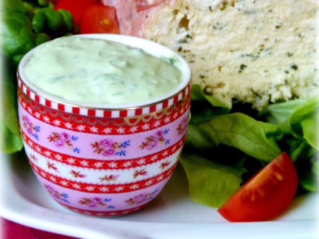 Terrine de poulet au cerfeuil, crème d'ail des ours