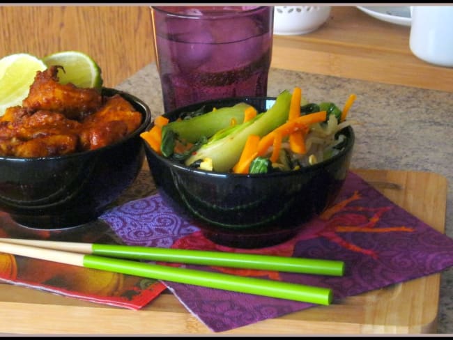 Poulet saté et wok de pak choi carotte et soja