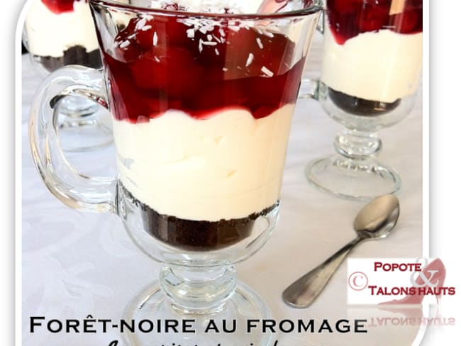 Verrine de forêt-noire au fromage, garniture aux cerises et noix de coco