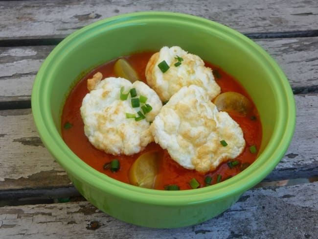 Iles flottantes salées, gaspacho et blancs en neige au parmesan