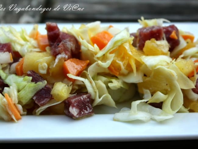 Salade au chou et ananas