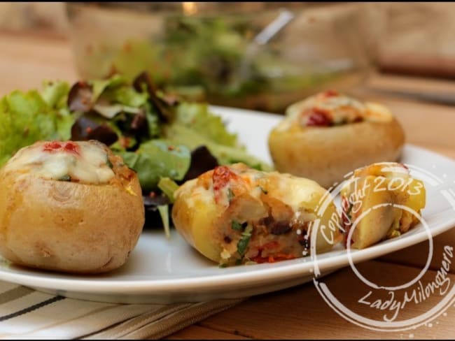 Pommes de terre farcies aux tomates séchées et olives noires