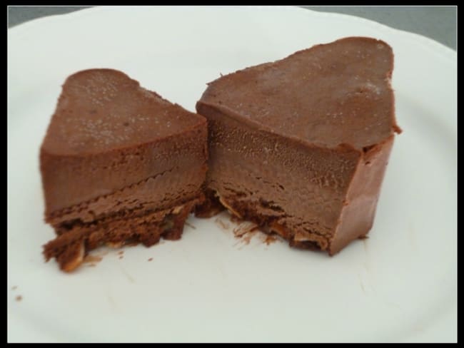 Mousse au chocolat glacée aux amandes caramélisées