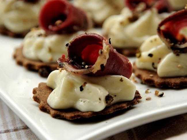 Croquants à la noisette et au canard fumé