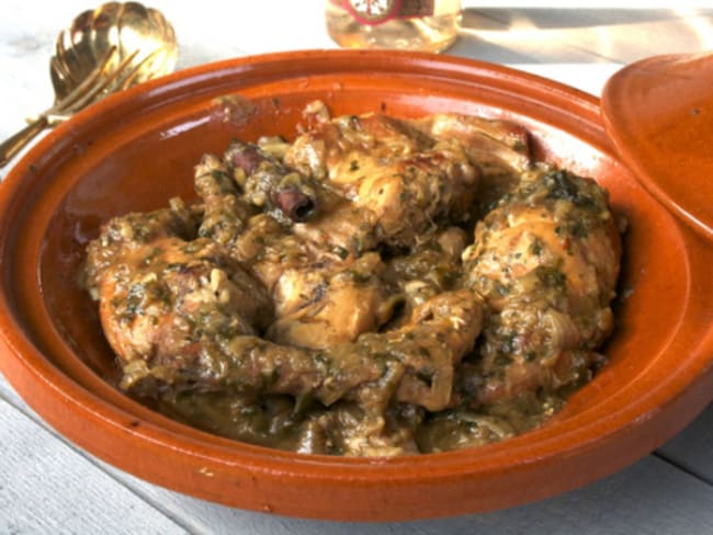 Tajine de lapin aux oignons et à la cannelle