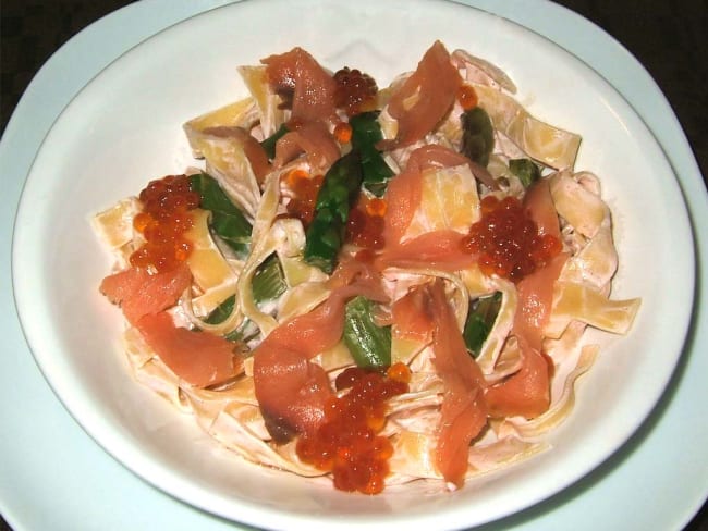 Tagliatelles au saumon et aux asperges vertes