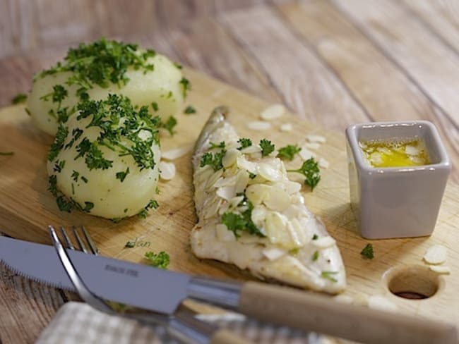 Filets de St-Pierre aux amandes et pommes de terre persillées