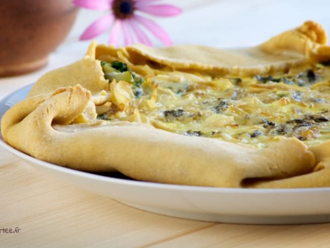 Une tarte rustique aux oignons et Roquefort