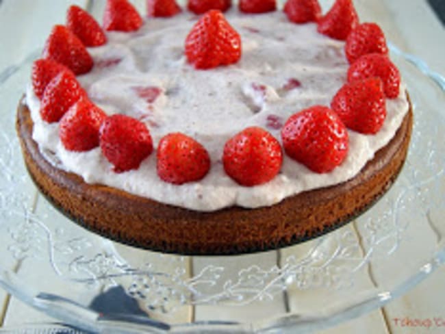 Gâteau moelleux à la fleur d'oranger et mousse mara des bois