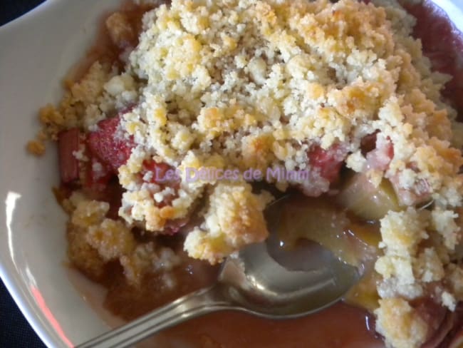 Crumble fraises et rhubarbe