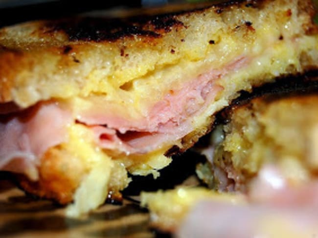 Grilled cheese, croque monsieur fromage, jambon, moutarde, poivrons marinés