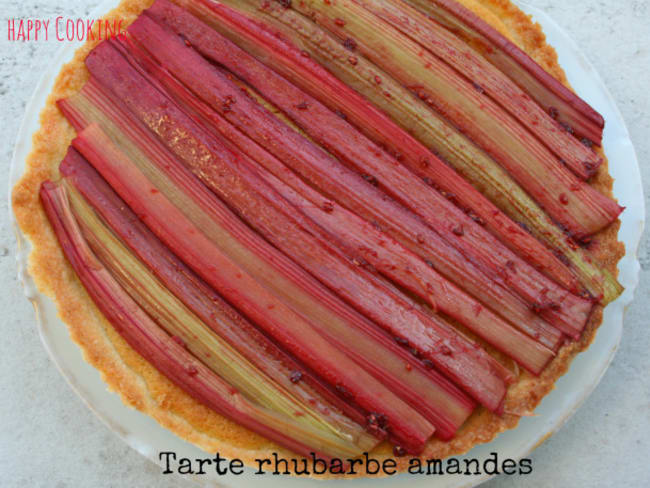 Tarte à la rhubarbe et à la crème d’amandes