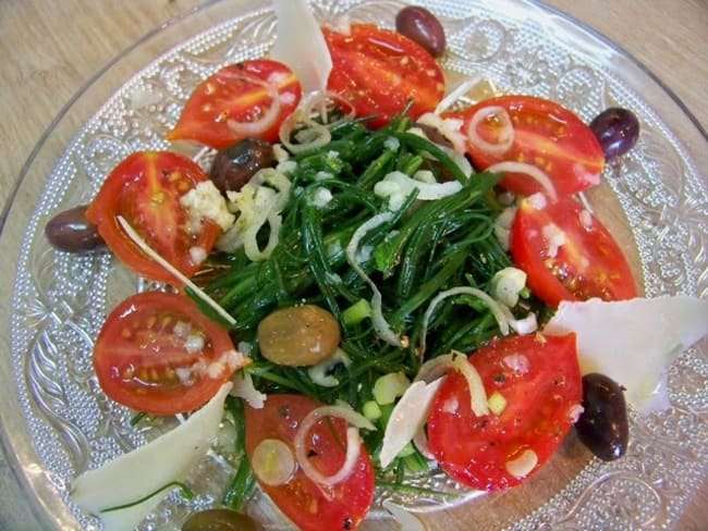 Salade d'Agretti comme en Sicile, barbe des moines et tomates cerises