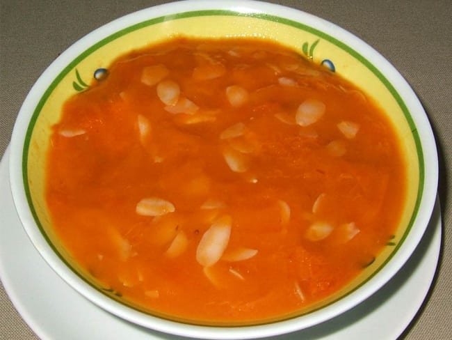 Compote d'abricots aux amandes