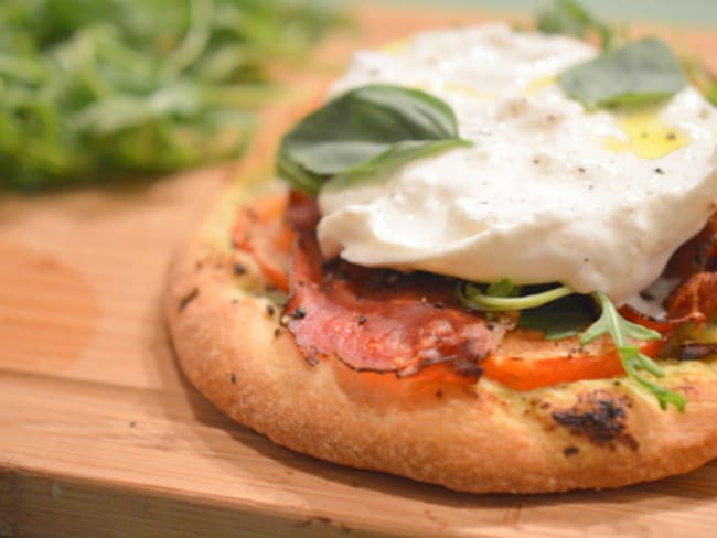 Pizza italienne à la burrata