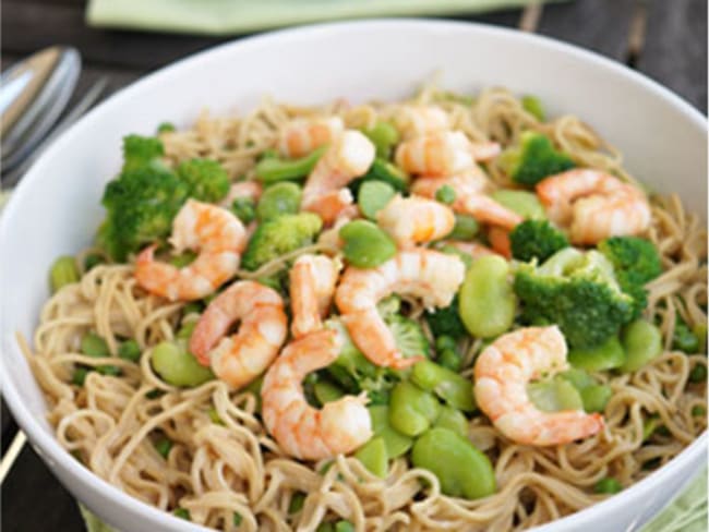 Nouilles aux légumes verts et crevettes au lait de coco (noodles)