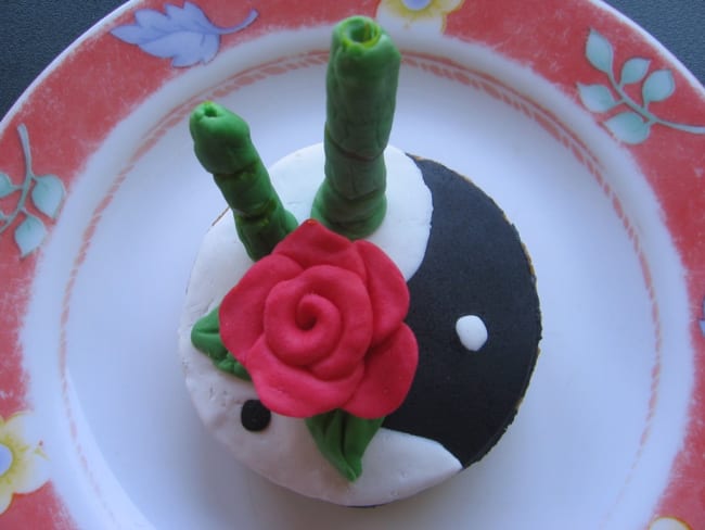 Cupcake et sa décoration en pâte à sucre zen