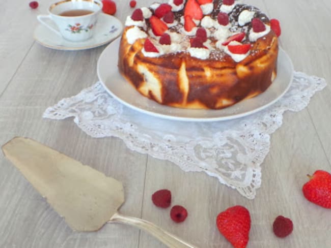 Gâteau au fromage blanc, fraises et framboises