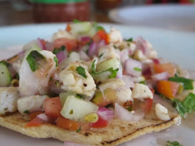 ceviche de crevettes, aux tomates cerises, avocat et coriandre