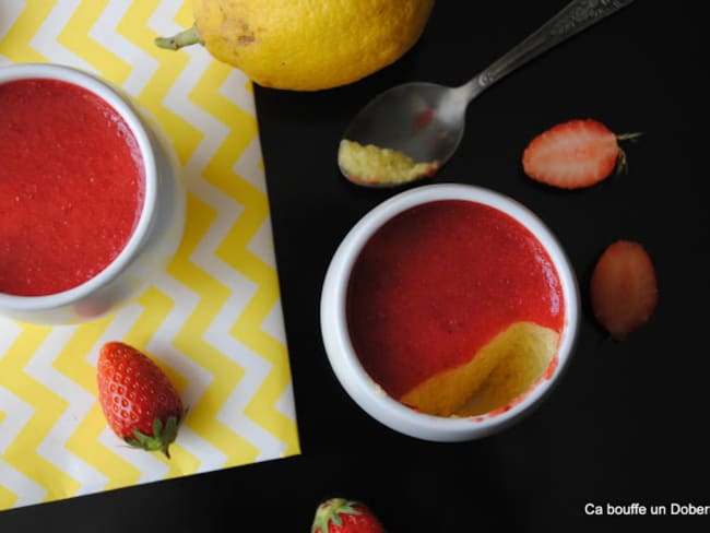 Mousse au citron et coulis de fraises