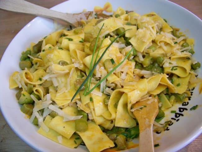 Pâtes printanières aux asperges, courgettes et petits pois