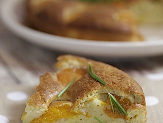 Gâteau au fromage blanc abricots et romarin