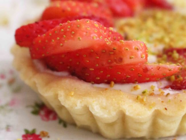 Tartelettes aux fraises sur une ganache de chocolat blanc