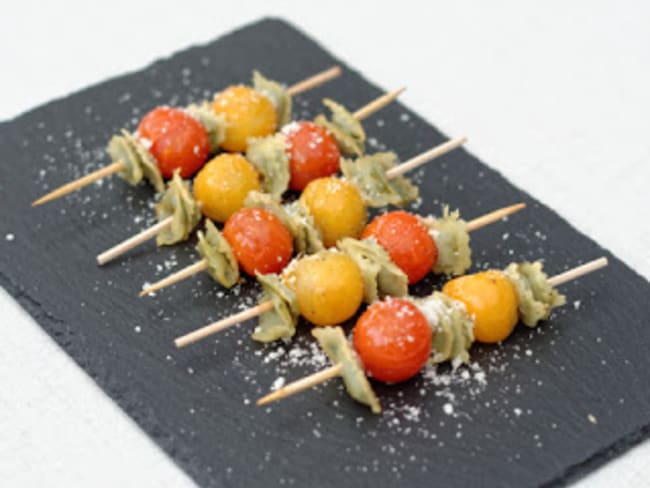 Minis brochettes de ravioles aux tomates cerises