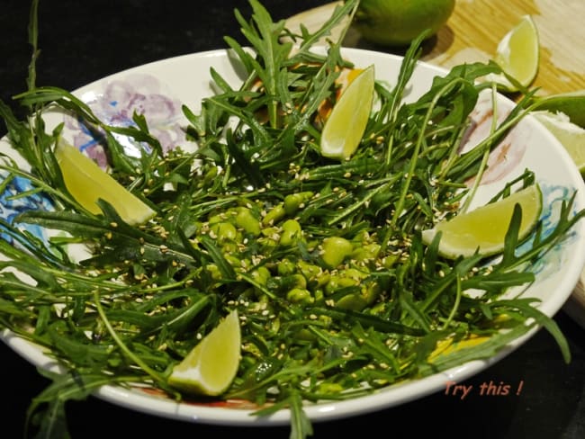 Salade tiède de roquette et fèves