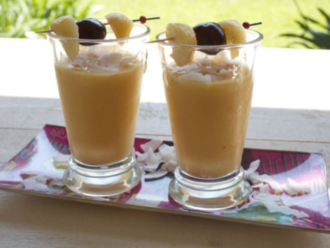 Smoothie melon, pêches, ananas, mangue