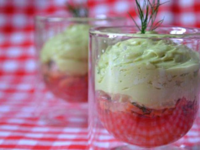 Espuma d’avocat, bâtonnet de saumon fumé à l’aneth