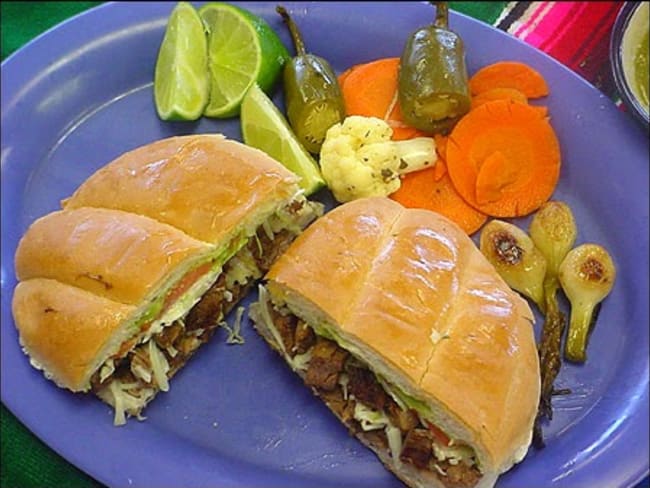 Sandwich à la dinde, épices, légumes, pave con pavo, torta