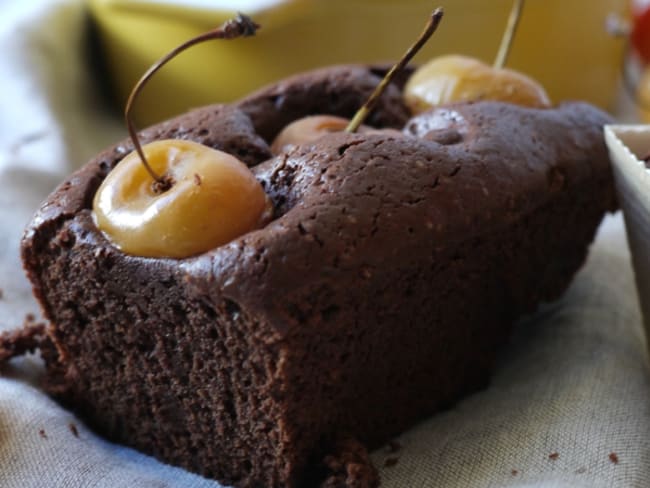 Gâteau fondant au chocolat et cerises Napoléon