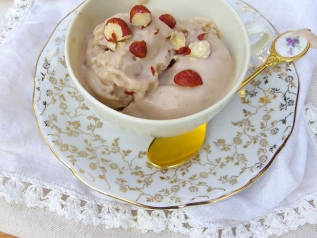 Glace végétale à la noisette et fève tonka