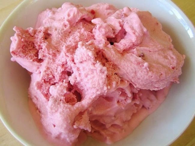 Glace aux framboises maison, avec ou sans sorbetière