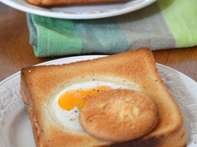 Egg in a Grilled cheese nest