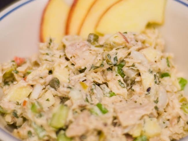 Salade de riz aux maquereaux et aux légumes