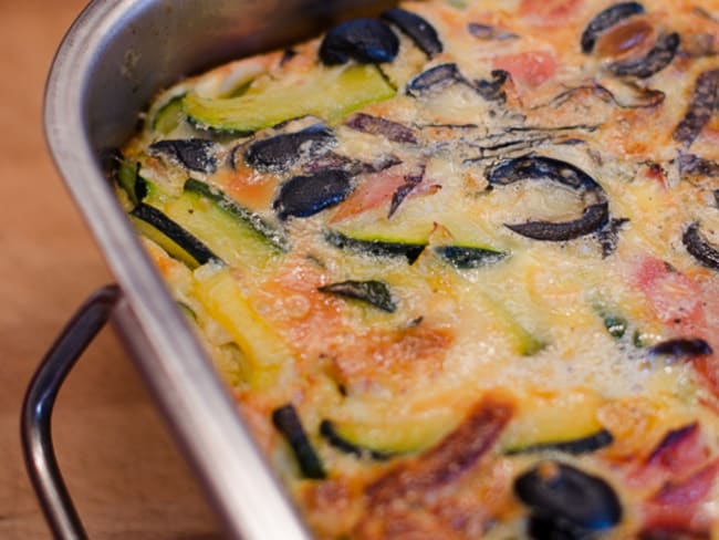 Clafoutis aux courgettes, au jambon et aux olives