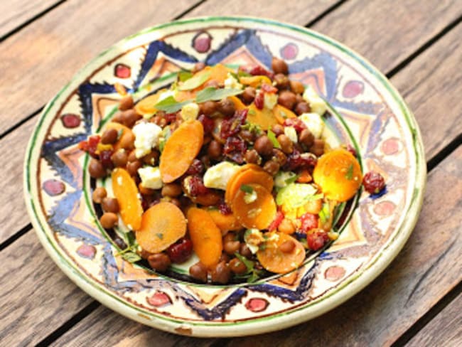 Salade de pois chiches, carottes, feta et canneberges