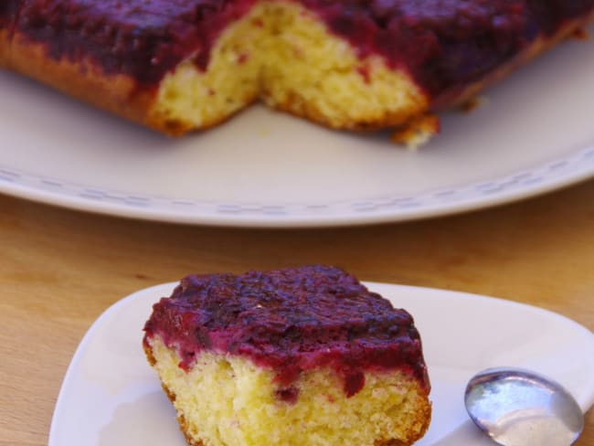 Gâteau renversé aux fruits rouges