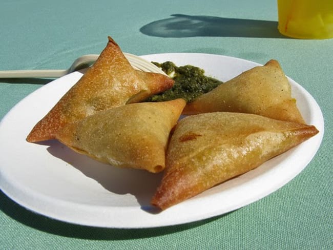 Samoussa au poulet, à la ricotta, noix et fines herbes