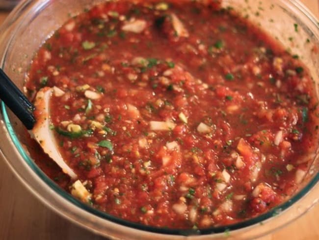 Salsa criolla. sauce créole pour barbecue et plancha