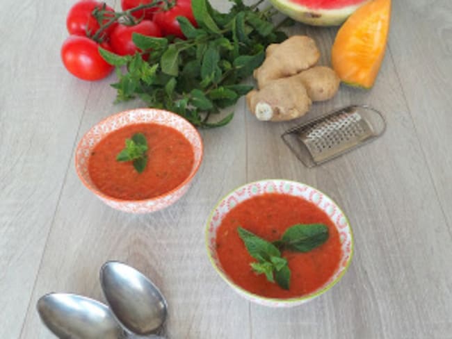 Soupe froide de tomates, melon et pastèque à la menthe façon gaspacho