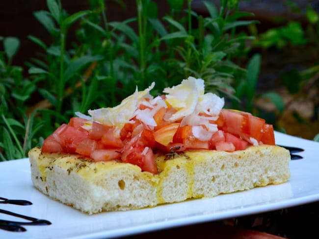 Tartines de focaccia façon bruschetta