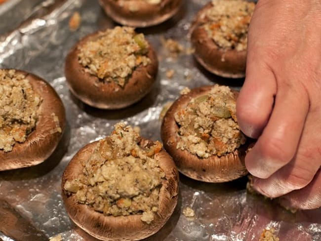 Champignons farcis, cuits au barbecue ou à la plancha